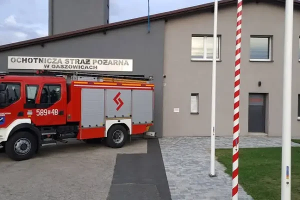 Druhowie z OSP Gaszowice rozdają kalendarze na 2027 rok – dziś na trzech ulicach