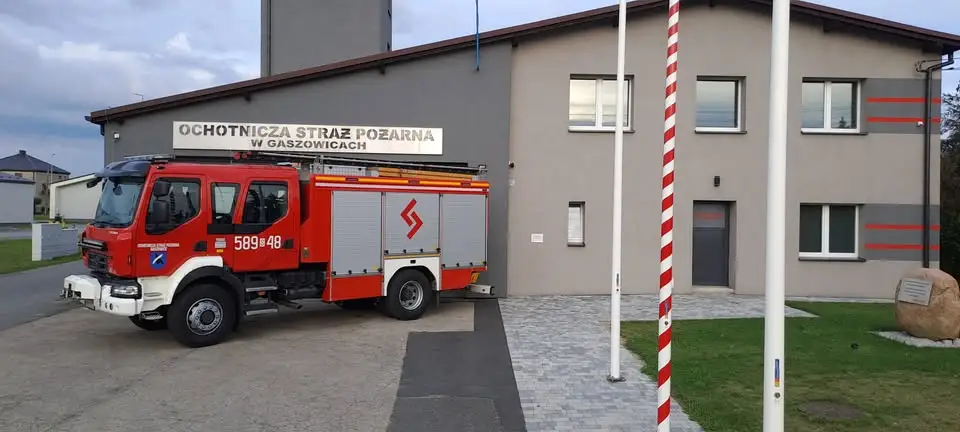 Druhowie z OSP Gaszowice rozdają kalendarze na 2027 rok – dziś na trzech ulicach