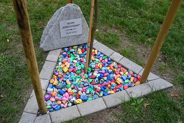 Klon „Kościuszko” i nowa książka – Gaszowice uczciły patrona szkoły