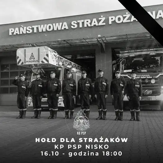 Strażacy oddają hołd poległym kolegom. Sygnały świetlno-dźwiękowe o 18:00