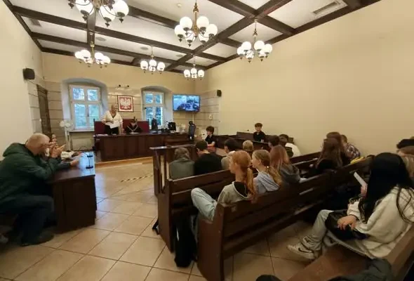 Uczniowie odwiedzili sąd – lekcja prawa w praktyce