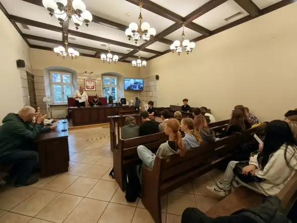Uczniowie odwiedzili sąd – lekcja prawa w praktyce