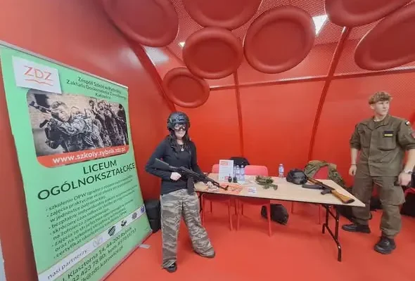 Uczniowie klasy 8A z Rybnika odkrywali ścieżki kariery na Edukatorium