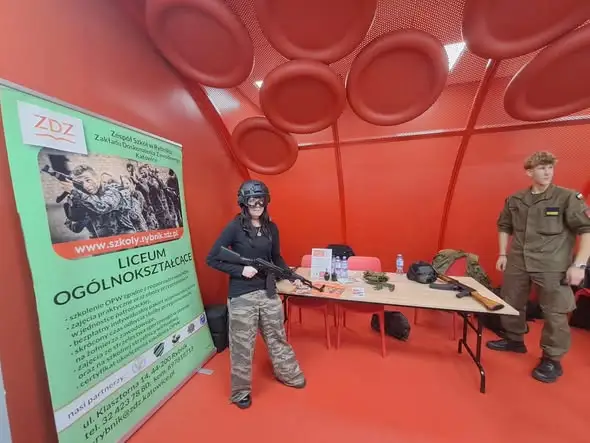 Uczniowie klasy 8A z Rybnika odkrywali ścieżki kariery na Edukatorium