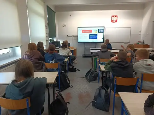 Uczniowie z Rybnika zgłębiali tajniki podatków podczas webinaru