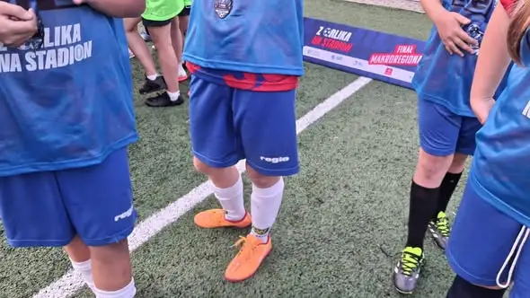 Młode piłkarki z klas VI z sukcesem na turnieju „Z Orlika na Stadion”