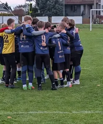 Młodzicy MKS 25 Lyski rozgromili GMKS Nędza 8:2 w Nowej Wsi